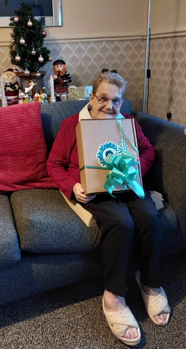 Good Morning Service (@good_morning_2u) on Twitter photo Tonight Mathew, I'm going to be... Santa Claus!!π
Delivering some Festive Friend cheeriness from <a href="/SPFLTrust/">SPFL Trust</a> donated by <a href="/FoundationCFC/">Celtic FC Foundation</a> with volunteers from <a href="/ZCTrust/">ZurichCommunityTrust</a>. Brightening someone's day one hamper and blether at a time!ππTHANK YOU!! ππfrom <a href="/Good_Morning_2U/">Good Morning Service</a> clients & us!! Tonight Mathew, I'm going to be... Santa Claus!!π
Delivering some Festive Friend cheeriness from <a href="/SPFLTrust/">SPFL Trust</a> donated by <a href="/FoundationCFC/">Celtic FC Foundation</a> with volunteers from <a href="/ZCTrust/">ZurichCommunityTrust</a>. Brightening someone's day one hamper and blether at a time!ππTHANK YOU!! ππfrom <a href="/Good_Morning_2U/">Good Morning Service</a> clients & us!!