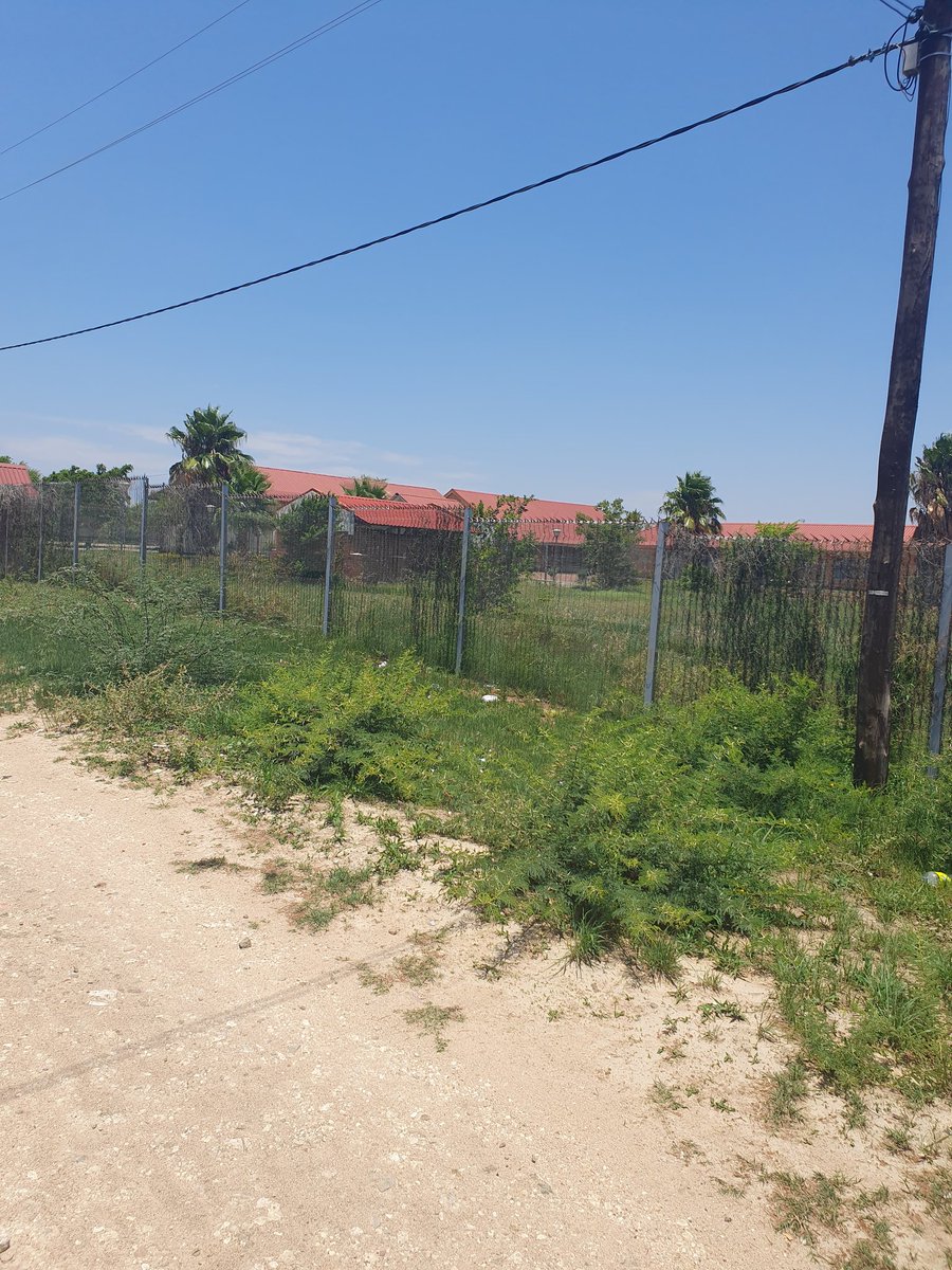 ellse_tsolo's tweet photo. This is a huge child care centre in Mahikeng, North West. One of the many abandoned projects of our govt. I feel like saying, politics aside but how? The SA govt is failure personified. This is not the only one, there are numerous other public amenities left to rot. https://t.co/CSUpl33yva