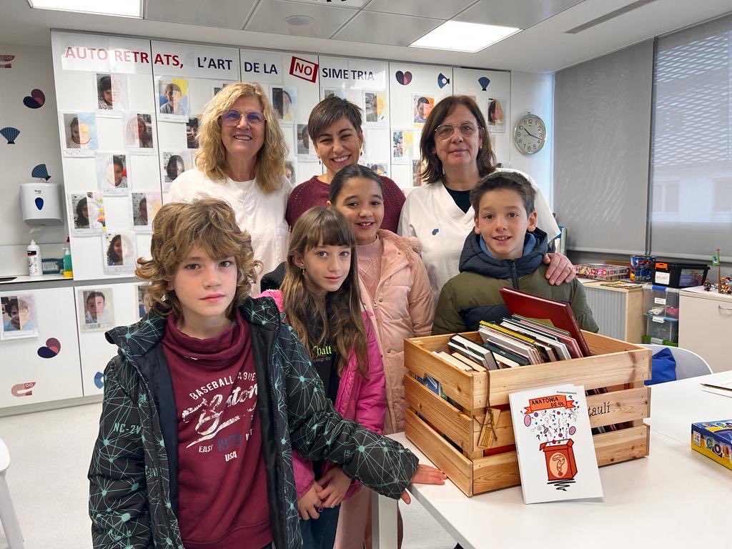 Escola Samuntada (@escolasamuntada) on Twitter photo Visitem l’aula hospitalària del <a href="/parctauli/">Consorci Corporació Sanitària Parc Taulí</a> per fer donació d’una caixa de llibres adquirits amb la recaptació de la venda del llibre “Anatomia de 4t”, fet pel grup de 4t del curs passat. Hem viscut un moment únic i irrepetible.
Gràcies Aurora i Maite, per la gran tasca que feu! Visitem l’aula hospitalària del <a href="/parctauli/">Consorci Corporació Sanitària Parc Taulí</a> per fer donació d’una caixa de llibres adquirits amb la recaptació de la venda del llibre “Anatomia de 4t”, fet pel grup de 4t del curs passat. Hem viscut un moment únic i irrepetible.
Gràcies Aurora i Maite, per la gran tasca que feu!
