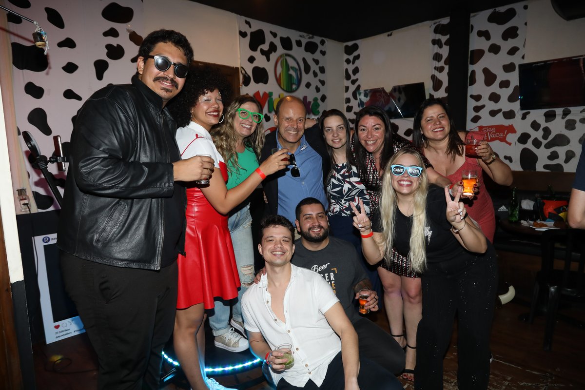 🎤 Who doesn’t love a good #karaoke session? 

Our <a href="/PayRetailers/">PayRetailers</a> team in #Brazil had a blast singing along to their favorite songs to celebrate the end of the year! 🎵

We encourage new ways to strengthen bonds, and music is an excellent option. 

#thisispayretailers #oneteam