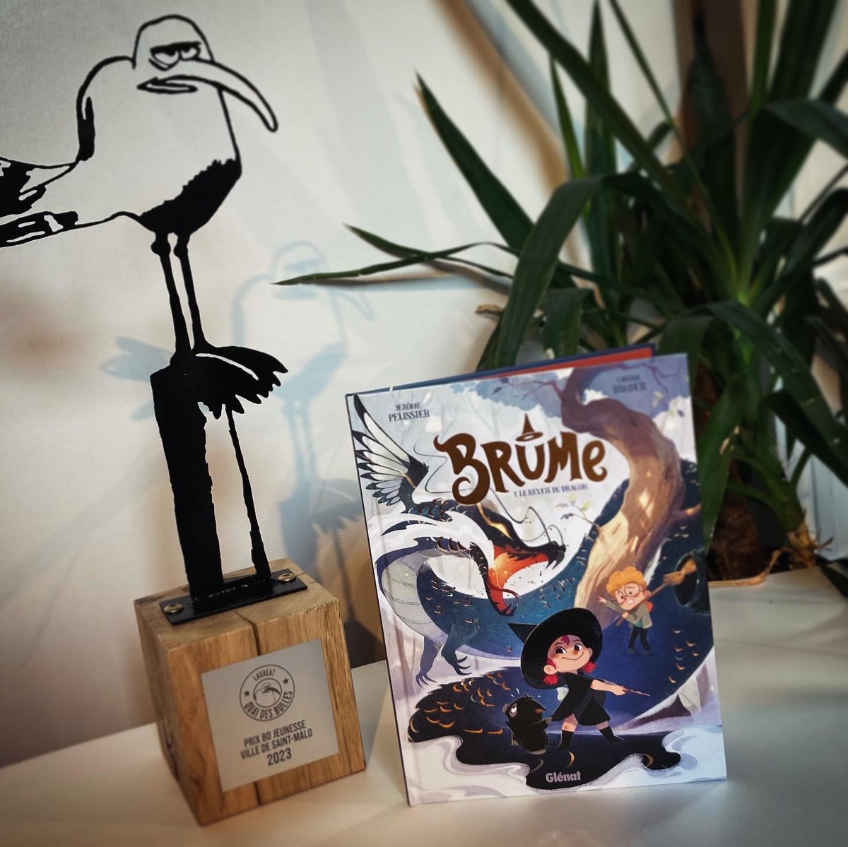 ✨BRUME - LE RÉVEIL DU DRAGON de Jérôme Pelissier & Carine Hinder , prix Jeunesse Ville de Saint-Malo 2023 bit.ly/3Tw5a9x #quaidesbulles #jeunesse #prix #bd #bandedessinée #bdjeunesse #Glénat #malouins