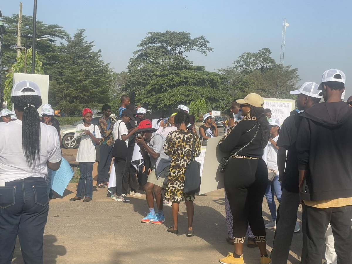 Today in Ibadan concerned citizens gathered for a peaceful #greenwalk #saveourgreenspaces #saveagodigarden #stopdeforestation in Ibadan