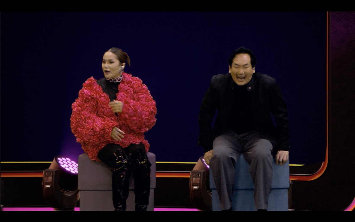 Kali kita bersama barisan juri #TheMaskedSingerS4 <a href="/RzitaCheWan/">Rozita Che Wan</a> <a href="/angah_lawaking/">ANGAH</a> <a href="/zizanrazak_15/">zizan razak</a> <a href="/MichaelAng38/">Michael Ang</a> dan peserta pertama tersingkir, Kak Cat <a href="/soowincci/">Dr Soo Wincci</a> #meletop