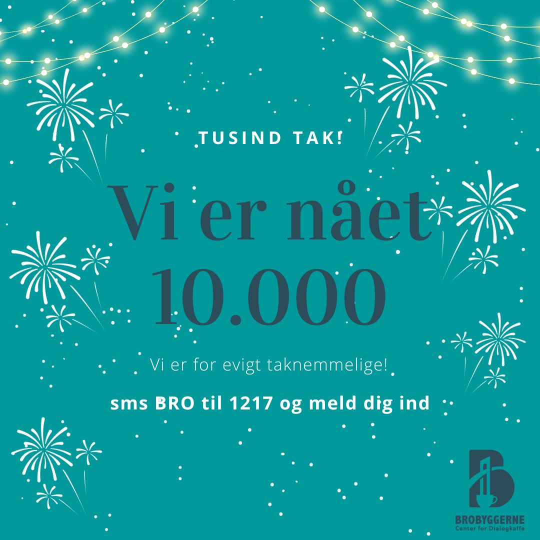 Vi har nået målet, takket være jer alle, og nu er vi over 10.000 medlemmer. Men bare rolig, der er plads til mange flere. Sms BRO til 1217 og meld dig ind. Jo flere vi er, jo stærkere er vi. #Jegerbrobygger #centerfordialogkaffe #Dialog #julegavederbyggerbro #brobyggerne