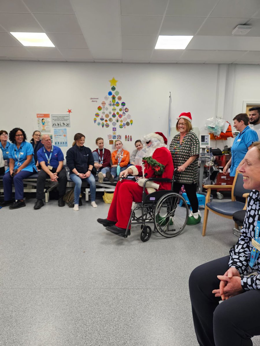 We had great fun organising the Christmas Physio Quiz! 

Respiratory case studies with Christmas twists 🎄🤪 

Can you spot some familiar faces 🙈🤣 

#BTHFT
