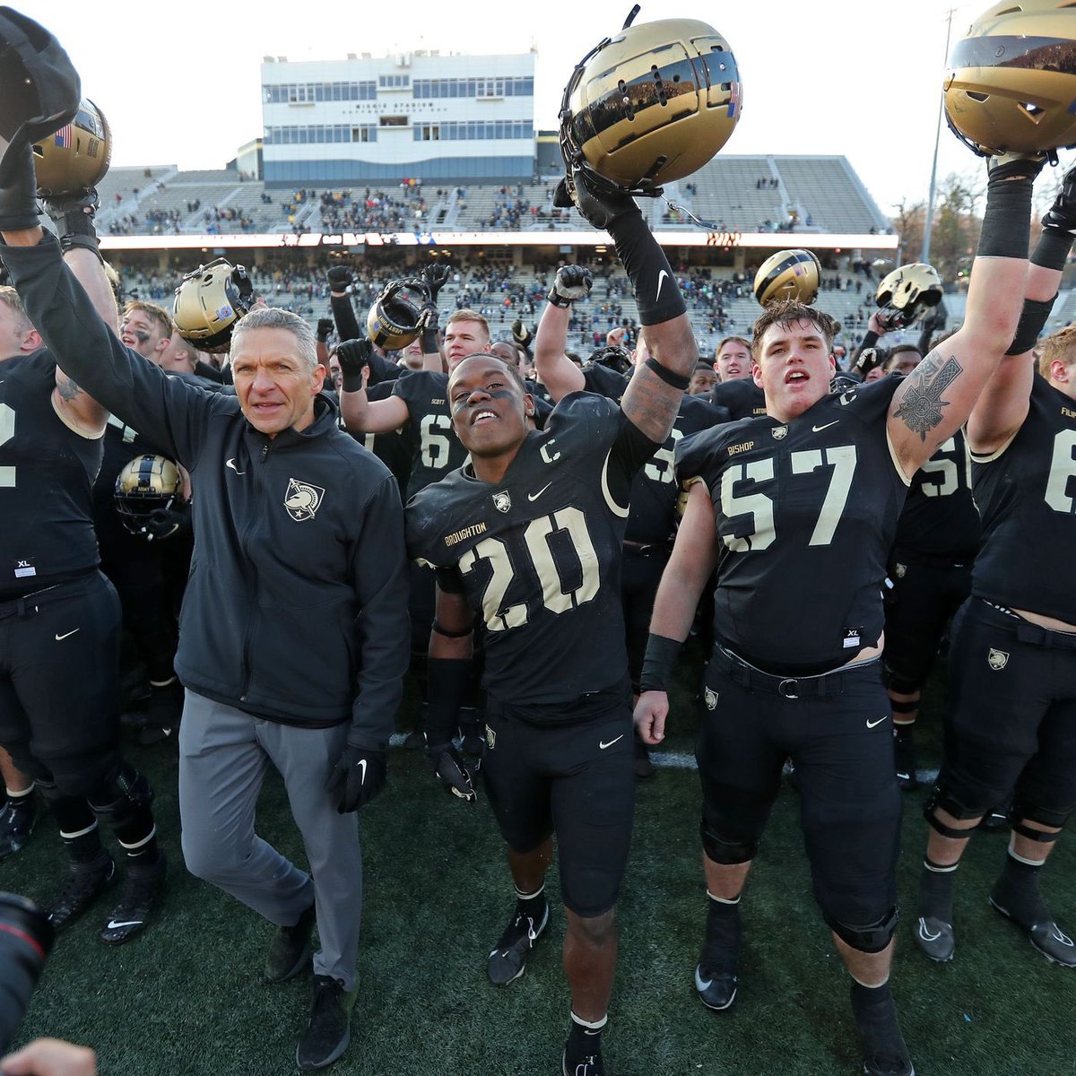 After a great conversation with @MikeViti I am beyond grateful to have received my first D1 offer from Army West Point! @CoachTaylor_CT @AndressFootball