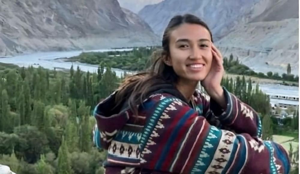 HenMazzig's tweet image. According to an investigation by NBC News, Noa Argamani, 25, wasn’t released during because she may not be in Hamas captivity at all. 

Instead, she may have been abducted by a mob of Gazan civilians who joined Hamas in their violent incursion across the border on October 7th,…