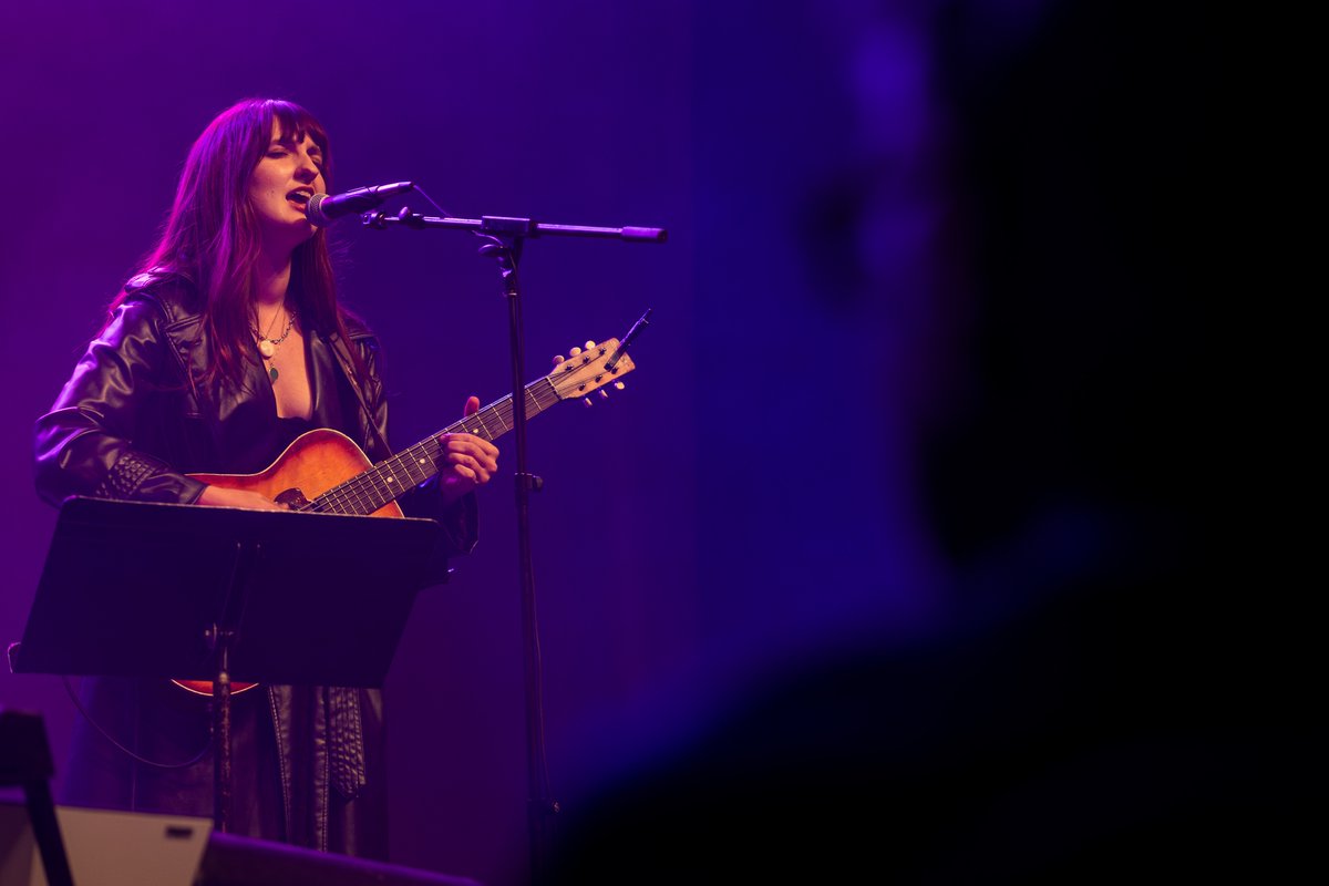 Our final Live eTown Radio Taping of 2023 with
<a href="/madicunningham/">Madison Cunningham</a> ✨

📸<a href="/LaurenHartPhoto/">Lauren Hartmann</a>