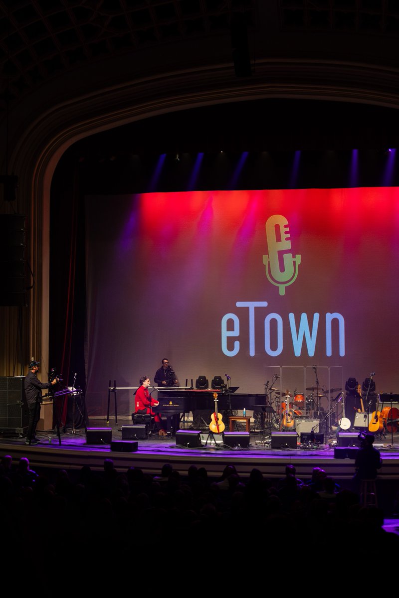 Our final Live eTown Radio Taping of 2023 with
<a href="/rufuswainwright/">Rufus Wainwright</a> ⚡️

📸 <a href="/LaurenHartPhoto/">Lauren Hartmann</a>