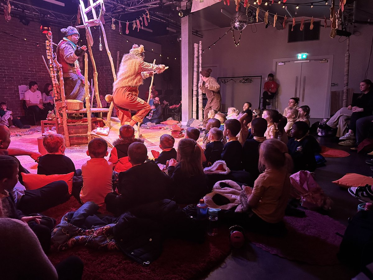 We had a fabulous afternoon at Northen Stage watching The Three Bears! @KitchenZoo_ @northernstage Thank you to the parents and carers who came along too. 😀 @UCPrimary_EYFS