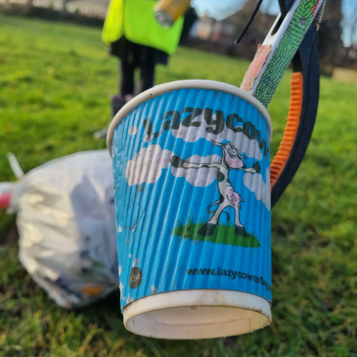 This is very apt.  Picked up today on our last school #litterpicker of 2023 

#lazycow #litterlouts #litterpickers #volunteers #disposablecups #Tipton #Sandwellschools #education 

@KeepBritainTidy
