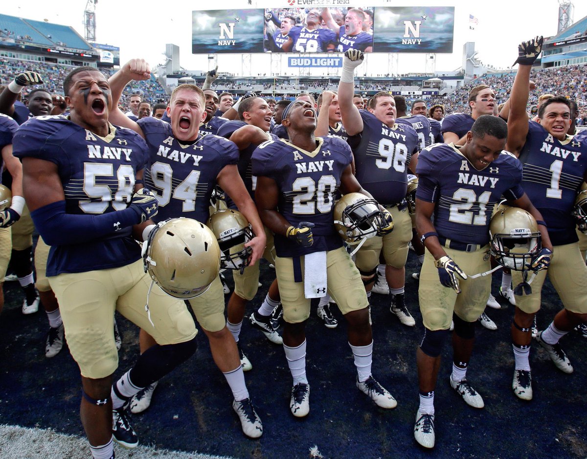 🙏🏼 Honored to receive an offer to play at THE United States Naval Academy 🇺🇸🐐⚓️ @NavyFB @NavyCoachYo @CoachN_4Christ @DelayLucky @TheMerretts @coach_mullinnix @Coach_Connors @BChristenson_OC