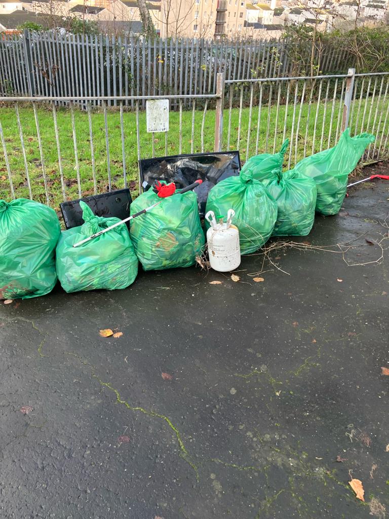 In the last 5 days One team of 3 Lyle Hillbillies has lifted 17 bags & 2 TVs Across Bruce Street/Roxburgh/Holmscroft Street/Dempster Street/Mount Pleasant Street areas Greenock Magnificent work - thank you and a very Merry Christmas to you and yours Lang may yer lum reek