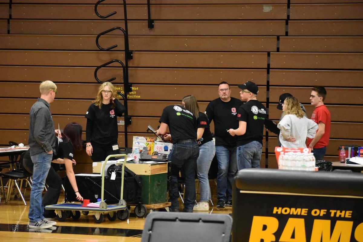 ohsrobots's tweet photo. While the meet this past Saturday was quite stressful, it taught us a great deal! It gave us an opportunity to grow closer as a team and learn how to have fun, even in the most stressful moments 💛 Special shoutout to Eric, a former All Charged Up member, for showing his support https://t.co/pED3goodE3