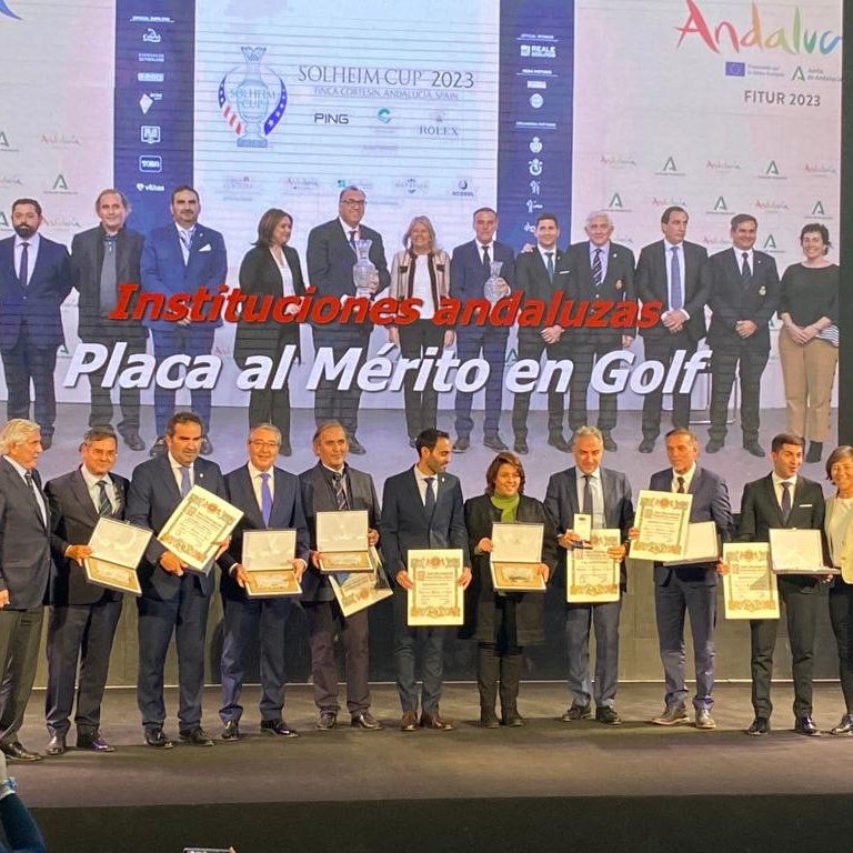 👏Hoy se ha entregado la placa al mérito en golf a Andalucia, Diputación de Málaga, Acosol, Aytos Marbella, Benahavis, Casares, Finca Cortesín y La Zagaleta

🏅Además, Elías Bendodo ha recibido la medalla al mérito 

#SolheimCup2023 | #VamosGirls