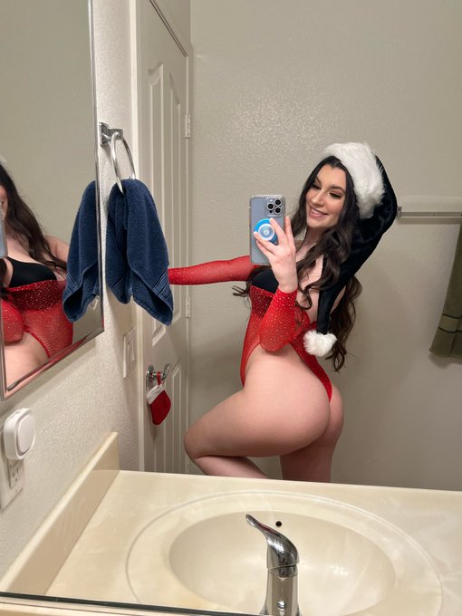 Be my Santa 🎅🏼   https://t.co/cVOjaCIOiE https://t.co/HcVvlqP11v