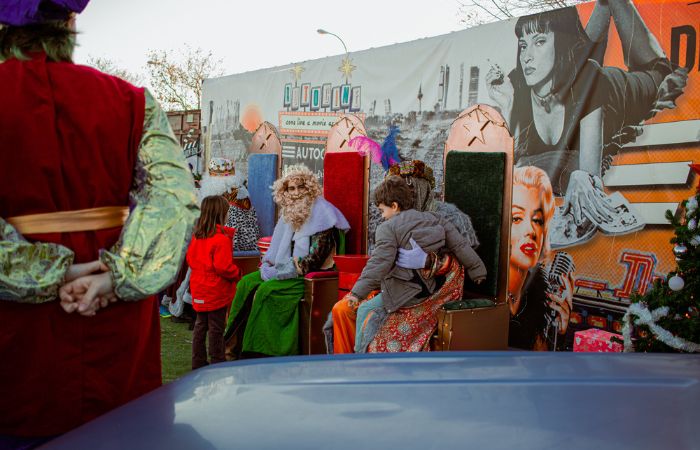 Sapos y Princesas (@saposyprincesas) on Twitter photo Durante estas vacaciones, Autocine Madrid se prepara para hacer vibrar de emoción a grandes y pequeños con su planazo navideño: Christmas Town.
¡No te lo pierdas!
👉 tinyurl.com/yum5gtrw
<a href="/autocinesmadrid/">Autocine Madrid</a> Durante estas vacaciones, Autocine Madrid se prepara para hacer vibrar de emoción a grandes y pequeños con su planazo navideño: Christmas Town.
¡No te lo pierdas!
👉 tinyurl.com/yum5gtrw
<a href="/autocinesmadrid/">Autocine Madrid</a>