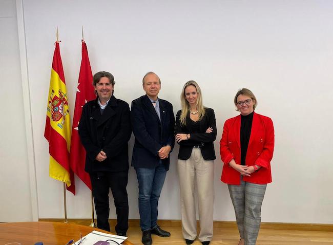 El ICOMEM ha recordado en la reunión con la Viceconsejera de Sanidad el compromiso de la Consejería con los médicos de convocar las plazas de la tasa de reposición del 2022 y 2023 por concurso de méritos previo al concurso oposición del 2018-19.

👉 acortar.link/G84Prm