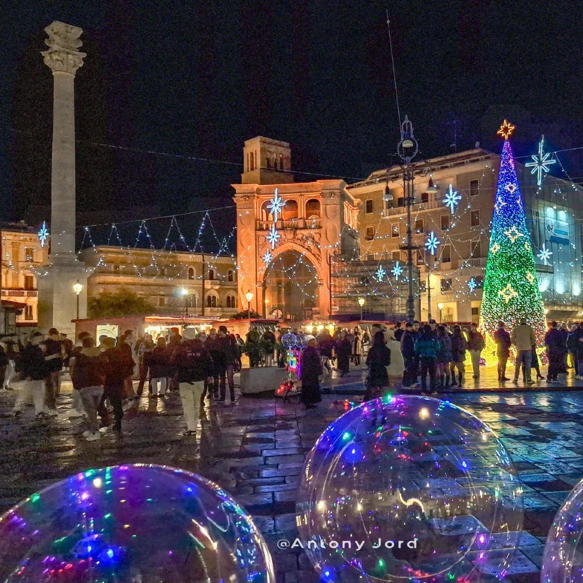 Christmas is glistening in Lecce ✨ Until December 26, don't miss the traditional Santa Lucia Fair, in the Teatini convent cloister: a true papier-mâché art immersion into traditional Salento craftsmanship. #WeAreinPuglia 📸 @lorenzo90vi @antonyjord @fran_cy_lecce