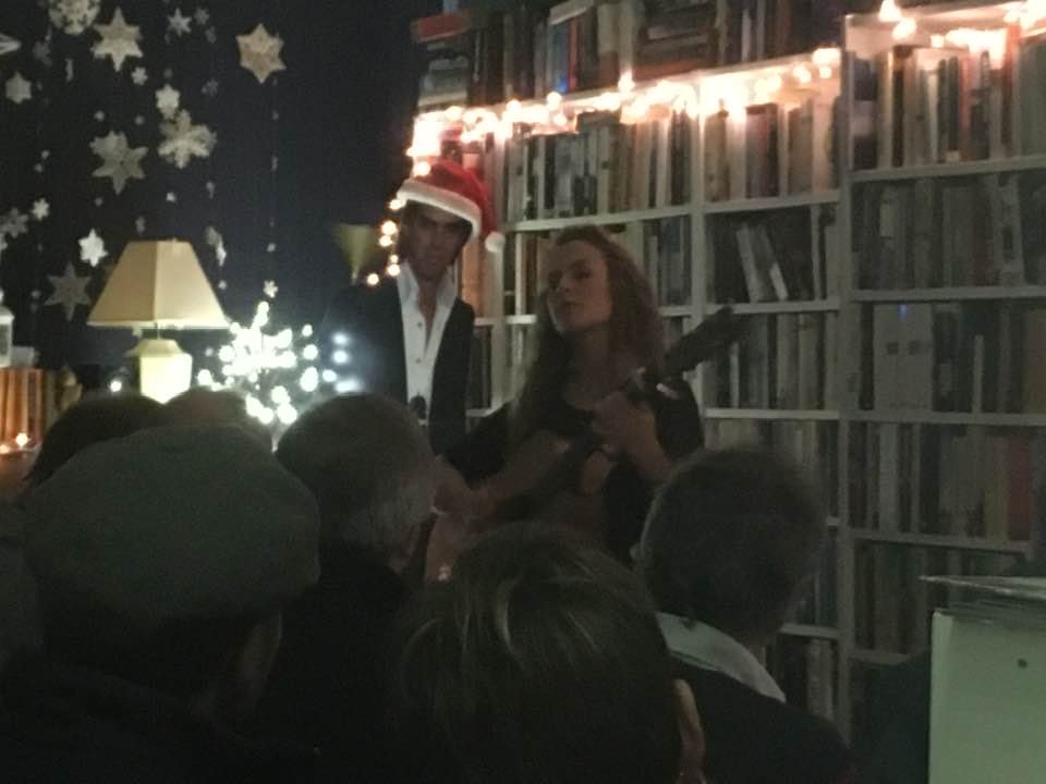 This came up on my FB memories...awful photo of the divine @KatherinePriddy at the bookshop four years ago, supporting @tobiasandlukas. First time I had heard her - she blew us all away. Great to catch musicians on the way up!
