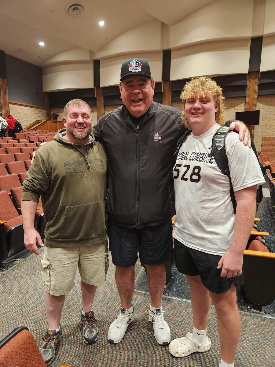 Had a great time at the US Army Bowl National Combine <a href="/JeffHecklinski/">Jeff Hecklinski</a> <a href="/USArmyBowl/">Military Appreciation Bowl Week</a> <a href="/CoachTreadway_1/">Coach Treadway</a>