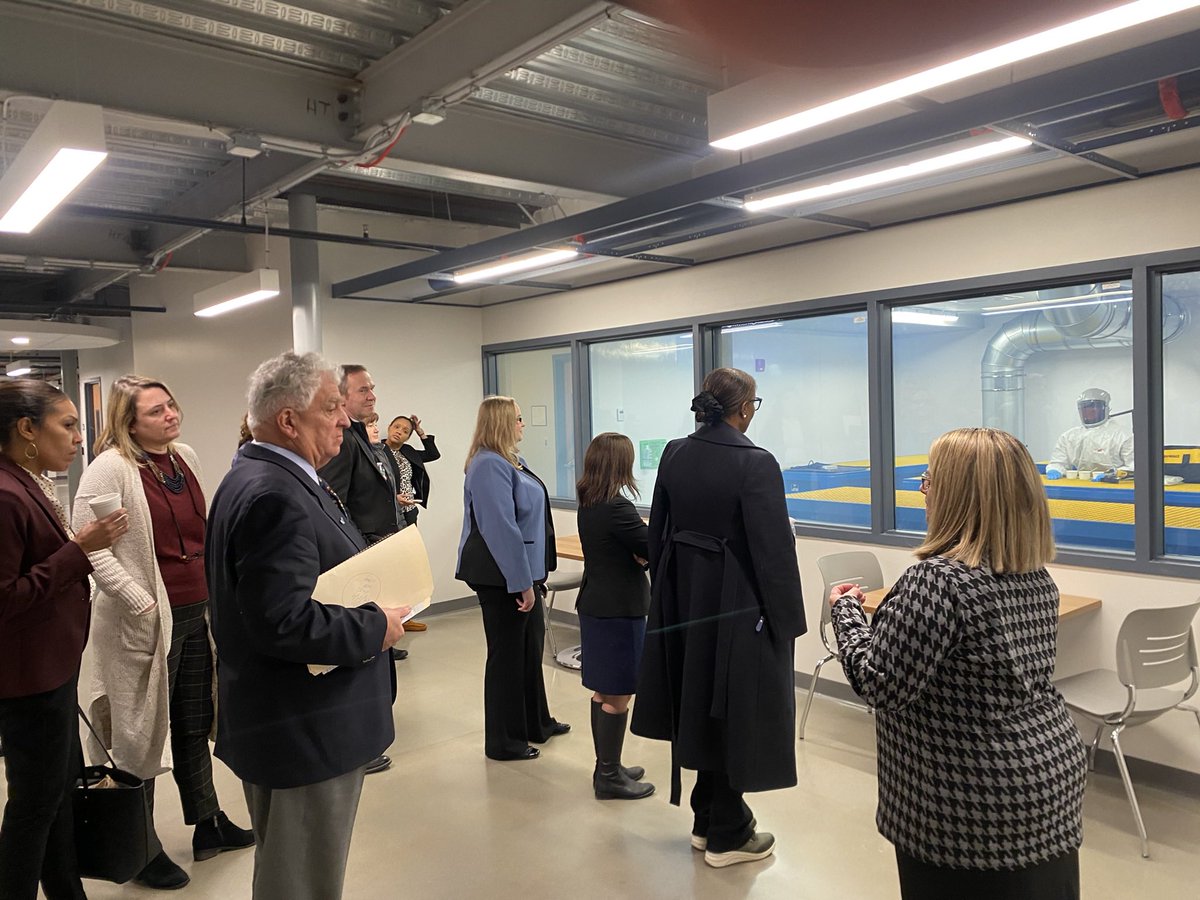 Thank you to President Douglas and her team at the National Offshore Wind Institute for hosting @lojones7383 and the MassHire State Workforce Board for our November Meeting. It was great to tour the facility and learn more about the Offshore Wind and Clean Energy Sector.