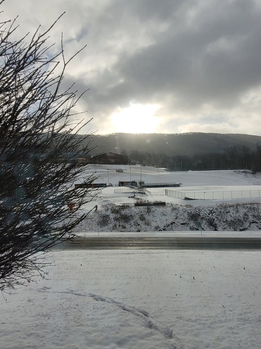 _Flowerleaf_'s tweet image. Gorgeous morning after last night's  snow!