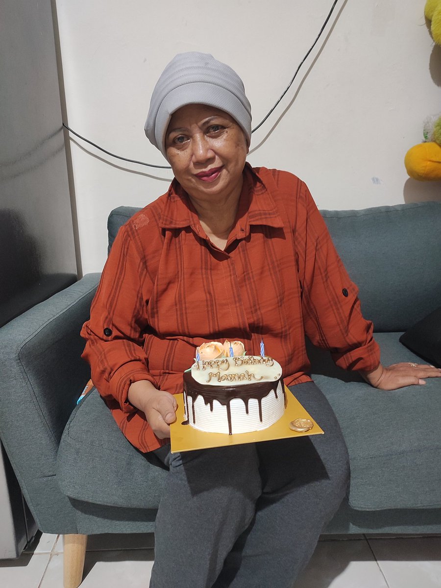 gomibak018's tweet photo. one year ago.. 
never expected it was your last birthday. 
till we meet again in Jannah, InsyaAllah❤ https://t.co/ZiyEZrBESt