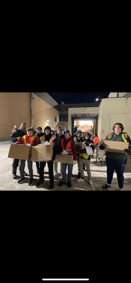 Thank you to our Vincent Massey Football Team for generously donating their time to help out the Christmas Cheer Board!!! #communitysupport #volunteering #vmhsbdn