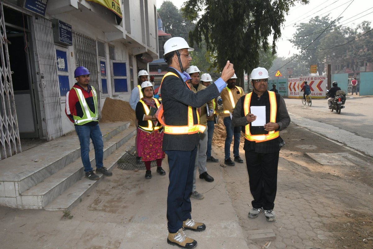Sh. Daljeet Singh Advisor (Special Works) @OfficialDMRC visited constructions sites of #PatnaMetroRailProject. He reviewed the progress and development of the civil, electricals and track related on going work at Malahi pakri, Khemnichak, Bhoothnath road, ISBT Depot @MoHUA_India