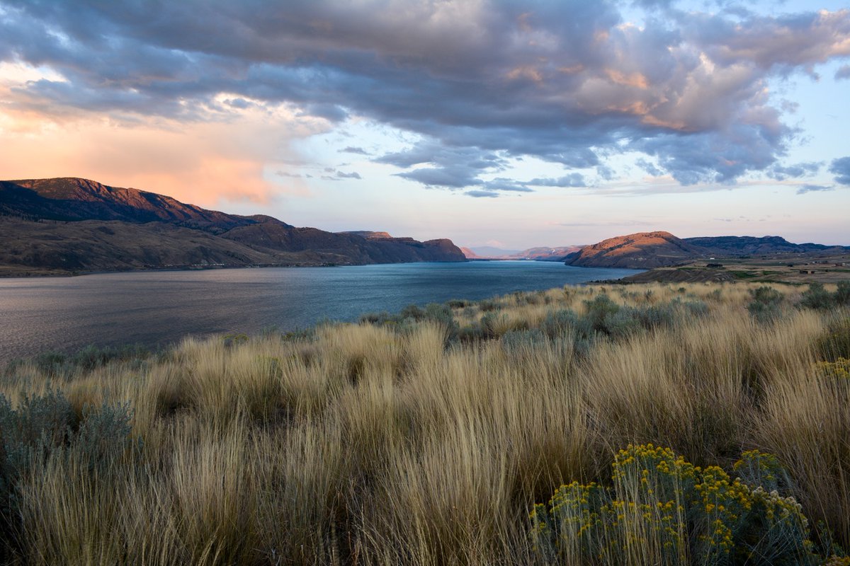 Nothing quite as serene as these views. 

The holidays are near, so our team will be taking time to slow down and enjoy special moments with loved ones. 

The golf simulator will be closed these days:

▪️ December 23 - December 26 
▪️ December 30 - January 2 

#kamloops #tobiano
