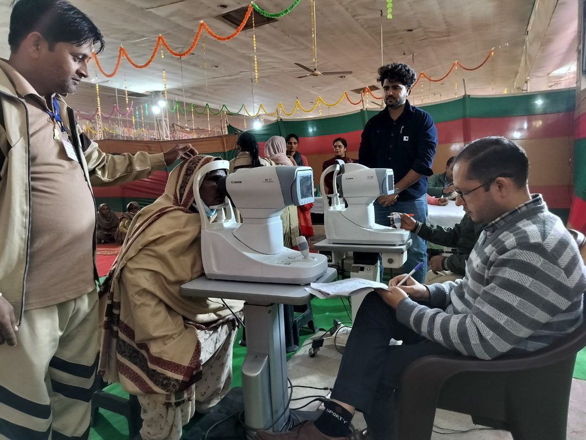 The free Mega eye camp from 12th To 15th Dec organised in Dera Sacha Sauda volunteers to provide light in darkness lives. And Saint Dr MSG started this free eye camp in the Remembrance of Shah Satnam Ji Maharaj. Inspiration Source Saint Gurmeet Ram Rahim Ji.
#MegaEyeCampDay3