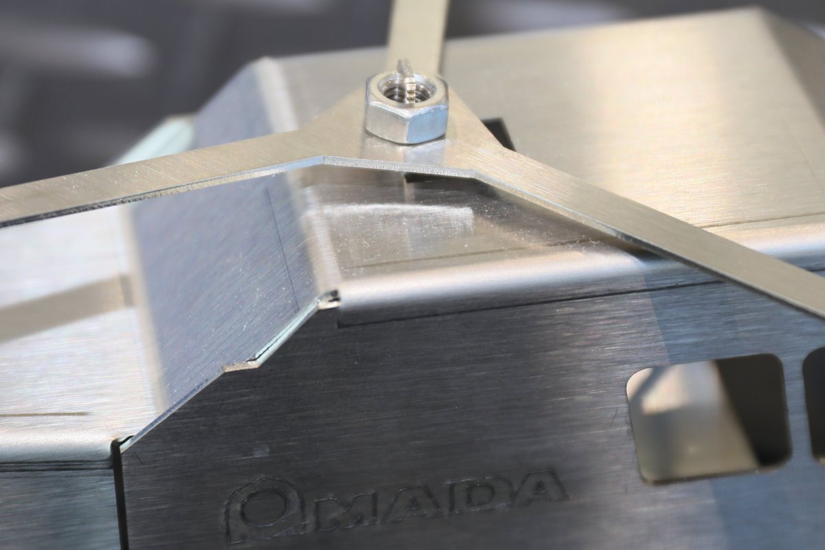 AmadaAmericaInc's tweet image. #AMADAAMERICA&apos;s REGIUS 3015 AJe (12kW) #fiberlaser and EGB 6013 ARce #roboticbendingsystem was utilized to produce this 20-gauge #stainlesssteel helicopter. The REGIUS laser cut threads with high precision to secure the helicopter blades.

#fiberlaser #pressbrake #sheetmetal