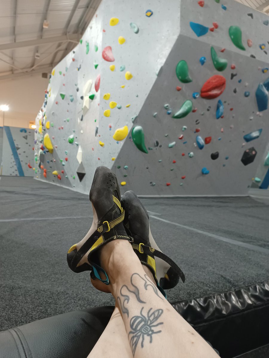 First time at one of the newer Rock Over Climbing centres. Nice to be bouldering back up north 🙂 Nice staff, plenty of climbs and the tunes are awesome. Nice