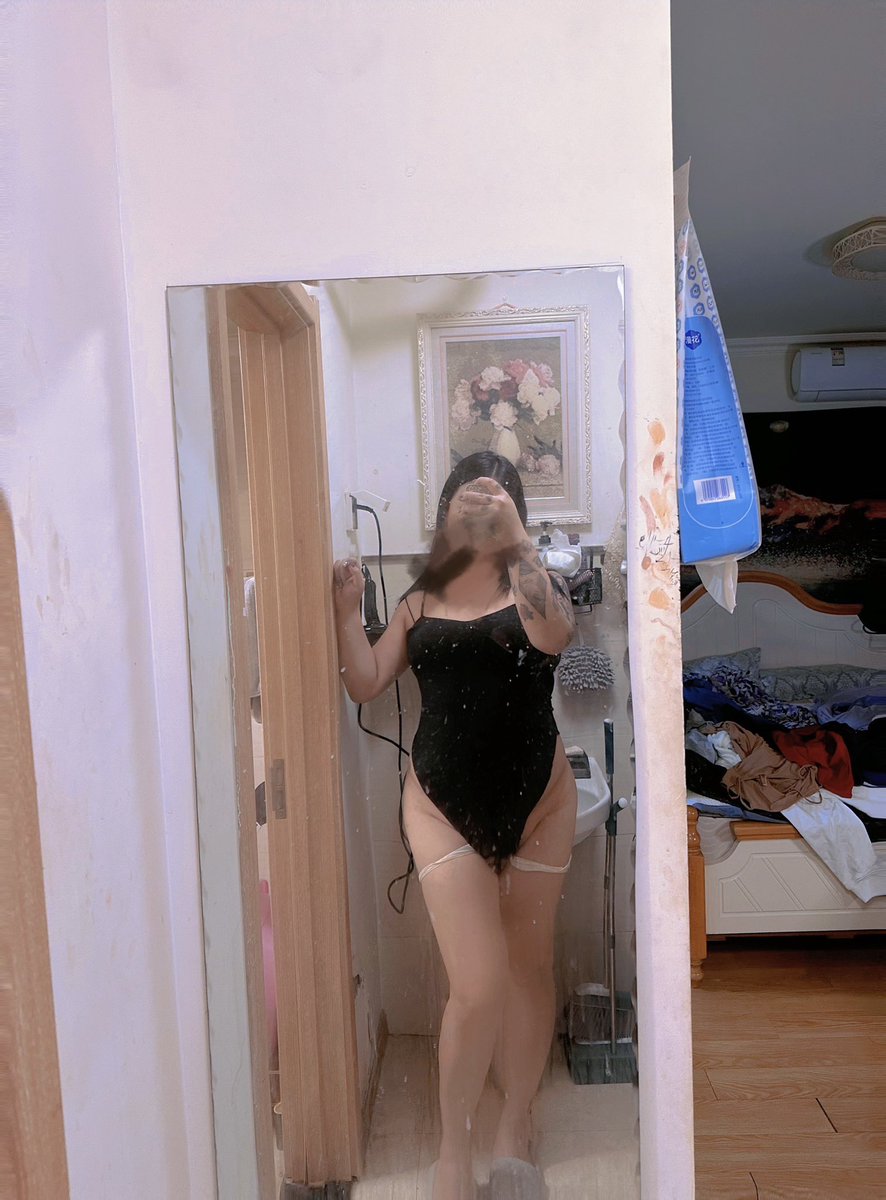 试穿新的连体吊带 然后发现穿内裤不好看 要脱掉发现脱不下来 然后懒得脱了 嗯…好像很合理 #sissy #ts #跨性别 #男の娘