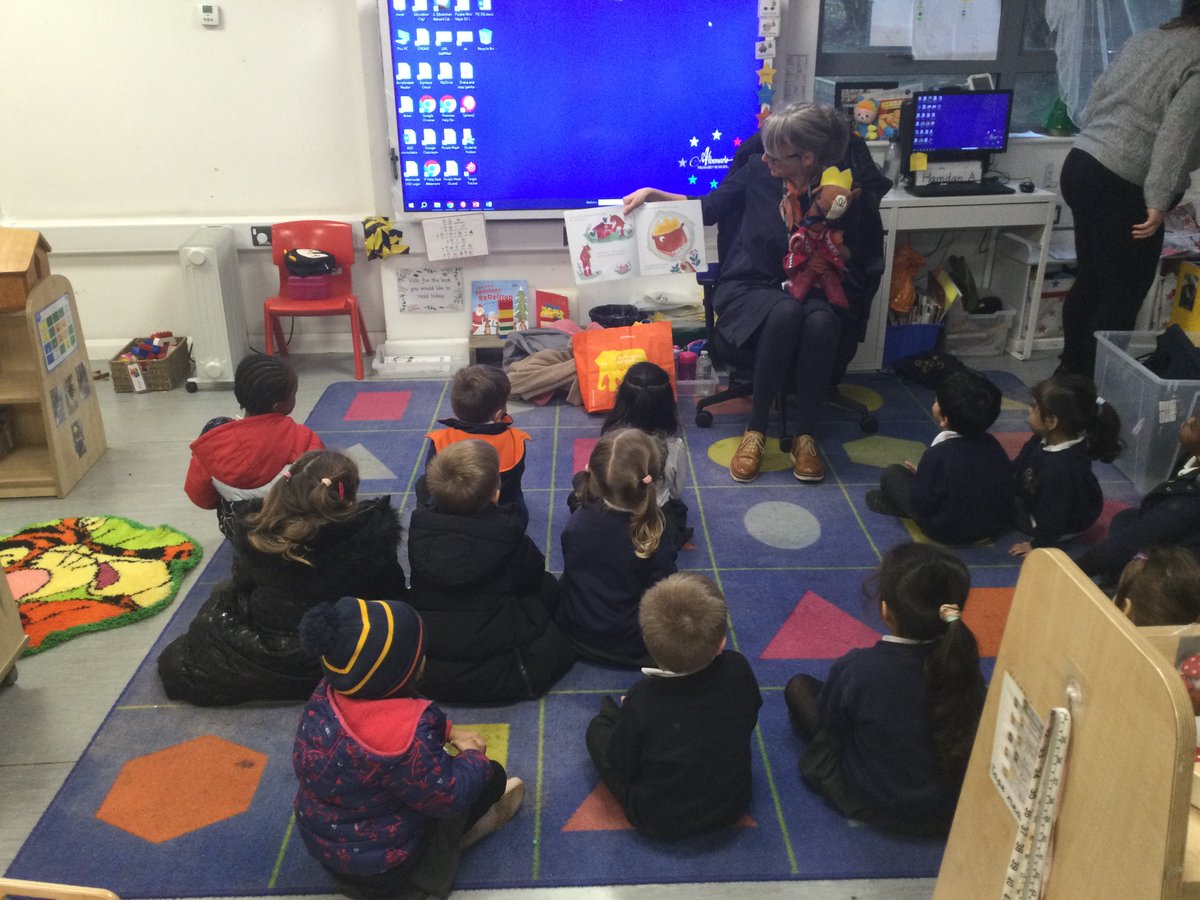 Yesterday Opal Class were lucky enough to have @TheJanePorter read her wonderful book, 'King Otter,' to the them. They even got to meet King Otter himself!