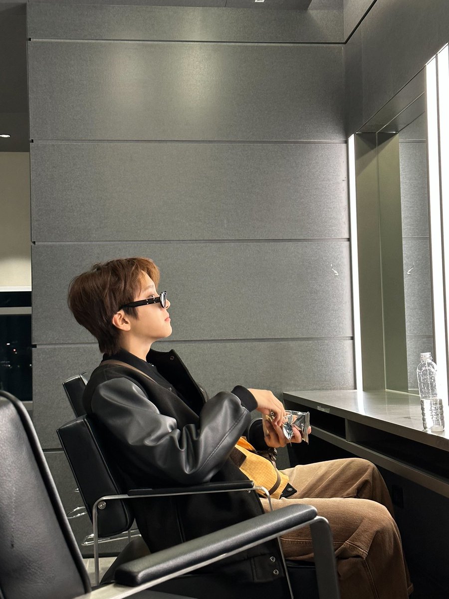 aoonhak's tweet image. ㅤ
ㅤㅤ My day! Omg, sudah sekian lama aku tidak datang menyapa kalian. Bagaimana kabar kalian, ONEDOOR? Woonhak membagikan swafoto baru untuk menghalau rasa rindu kalian terhadap diriku. Semangat untuk hari ini! 🥳
ㅤ