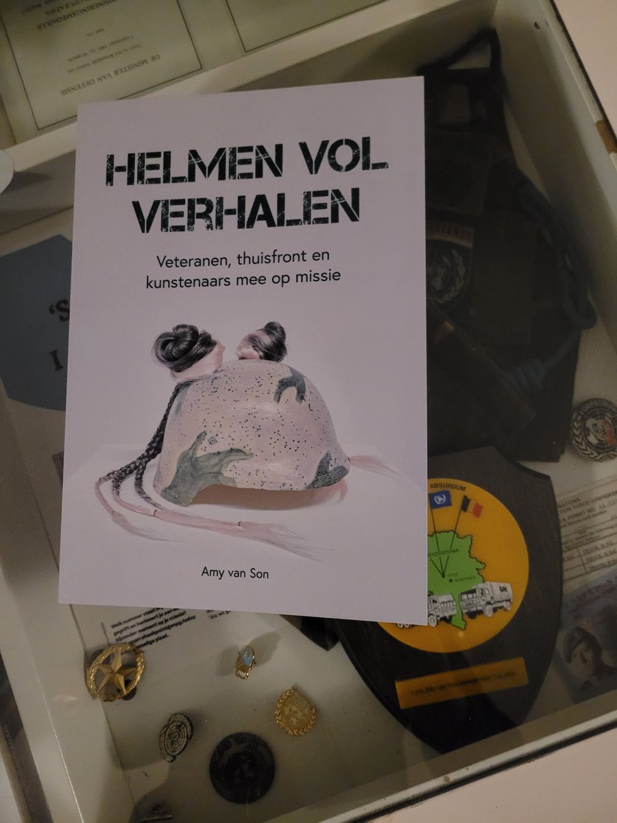 De expositie was al indrukwekkend, en nu zelfs een pracht boek! Aanrader!
#HelmenVolVerhalen #MeeOpMissie 
#AmyvanSon, dank voor deze reis!