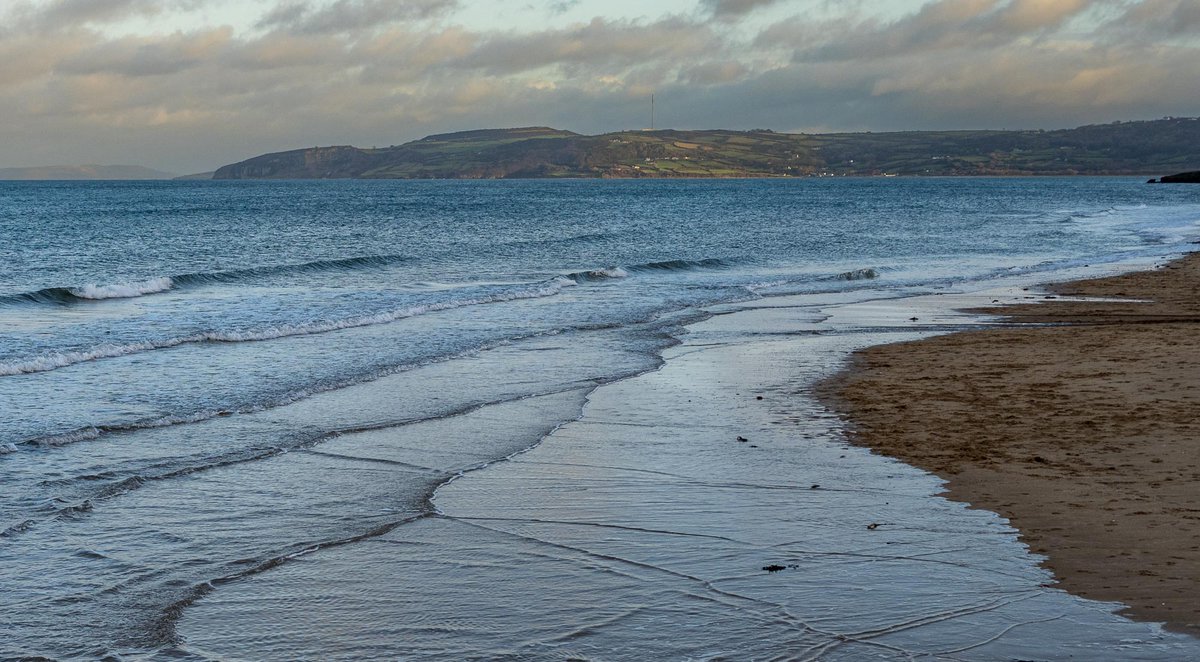 Quick stroll along Benllech beach before a visit to the dentist this afternoon.   @AngleseyScMedia @VisitAnglesey