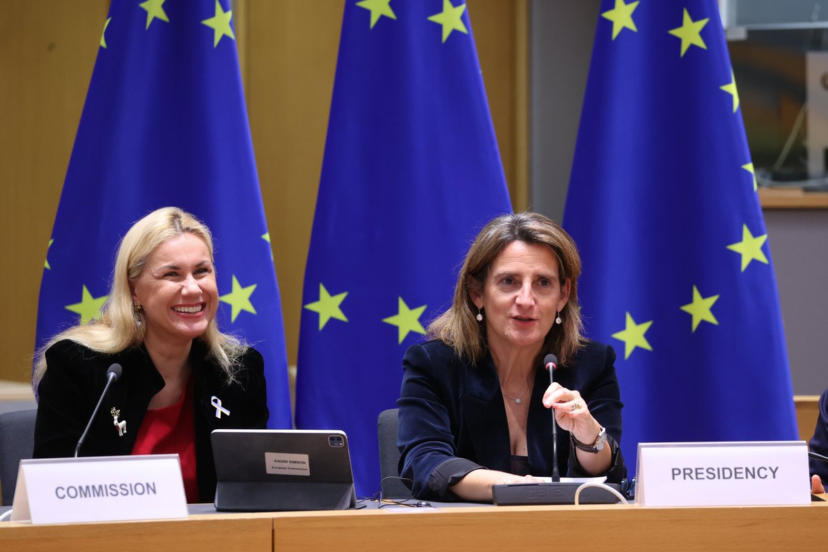 Thank you, @Teresaribera & team, for the tireless work that helped deliver everything we did during your excellent Presidency. From gas package to #electricitymarketdesign, from #EPBD to #methane, the EU has now a fully-fledged, agreed framework for the #cleanenergytransition.