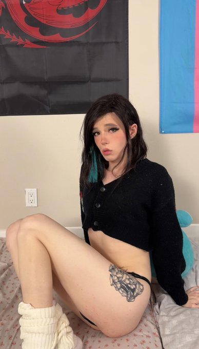 Typa girl who don&rsquo;t know if it&rsquo;s AM or PM 😵🤭 https://t.co/igRgBNY11g<a href="/tag/feet"class="tags"><span>#feet</span></a>