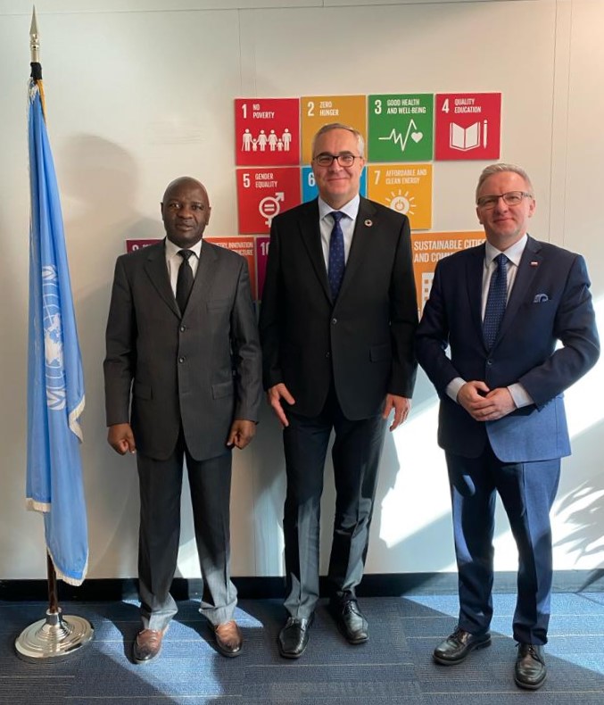 Productive meeting between Co-Chairs of the UN-Habitat Group of Friends, Amb. @KSzczerski 🇵🇱 and Amb. Albert Chimbindi 🇿🇼, with @MichalMlynar of @UNHABITAT. Coordination on plans to champion sustainable urbanization in 2024, aligning with the upcoming Summit of the Future.