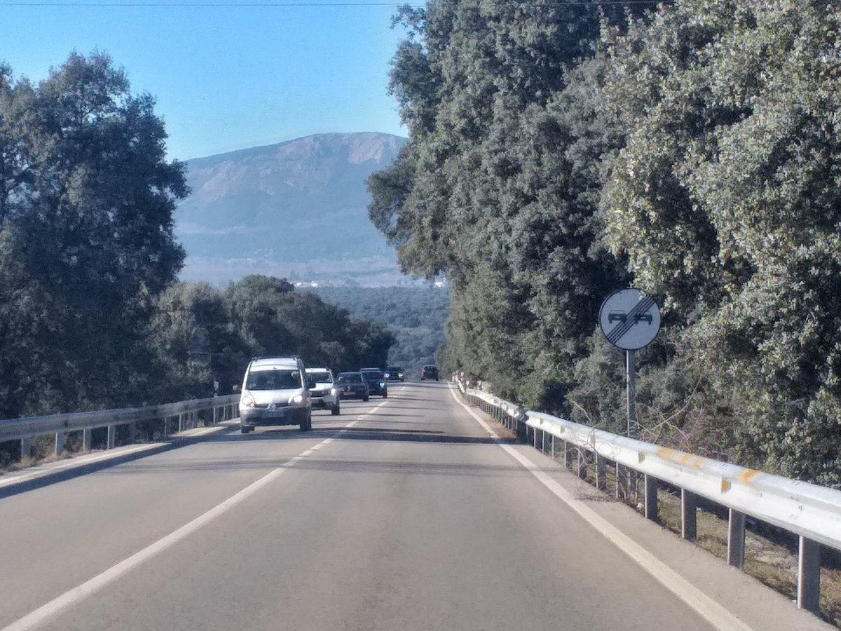 Si las montañas  y los parques nos acompañan en el camino...el viaje parece más natural en la sierra de Madrid.