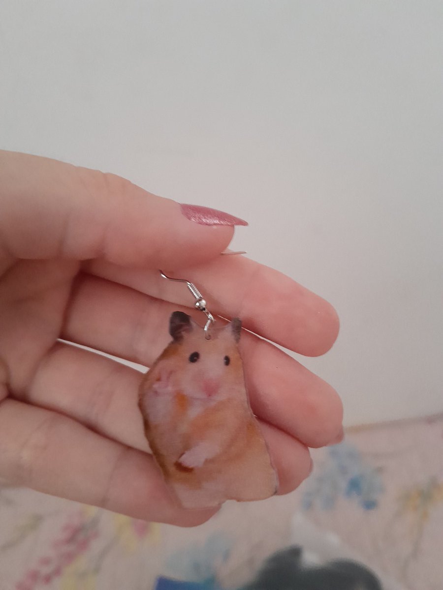 igabivity's tweet image. Now I have HANBIN'S EARRINGS