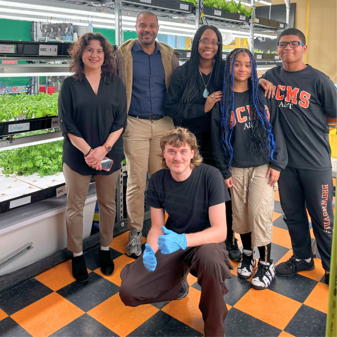 TeensforFoodJustice (@tffjinitiative) on Twitter photo Welcoming NYS Senator Jabari Brisport (<a href="/JabariBrisport/">Jabari Brisport</a>) to the TFFJ farm at @bcmsbengals was an absolute delight! BCMS A&T Scholars gave him a memorable farm tour. Thank you for your visit, Senator Brisport! We look forward to seeing you again soon! ๐ฟ #hydroponicfarming Welcoming NYS Senator Jabari Brisport (<a href="/JabariBrisport/">Jabari Brisport</a>) to the TFFJ farm at @bcmsbengals was an absolute delight! BCMS A&T Scholars gave him a memorable farm tour. Thank you for your visit, Senator Brisport! We look forward to seeing you again soon! ๐ฟ #hydroponicfarming