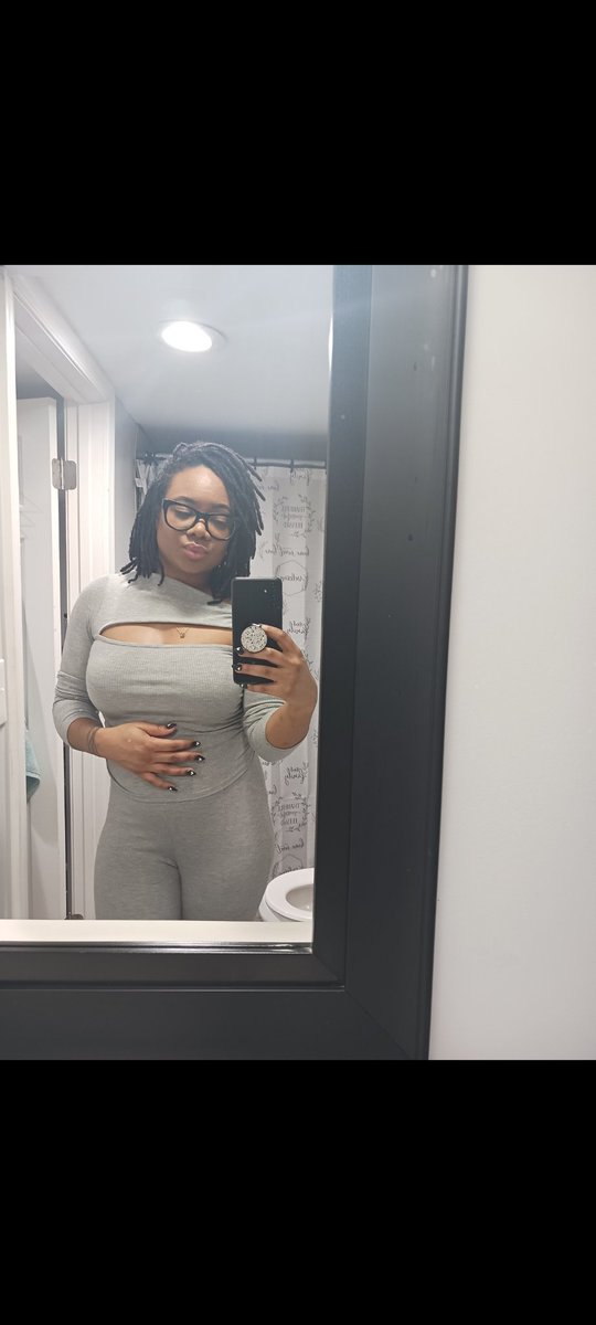 LADY_A_39's tweet image. January  vs. December 

Locs longer 
New job
New car
Possibly  New boo 😊