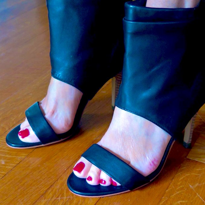 Hej 💵? 😈 #footjob #feet #porn #cum #soles #footmodel #findom #domination #femdom #moneyslave #domina<a href="/tag/footjob"class="tags">#footjob</a><a href="/tag/feet"class="tags">#feet</a><a href="/tag/porn"class="tags">#porn</a><a href="/tag/cum"class="tags">#cum</a><a href="/tag/soles"class="tags">#soles</a><a href="/tag/footmodel"class="tags">#footmodel</a><a href="/tag/femdom"class="tags"><span>#femdom</span></a><a href="/tag/domina"class="tags"><span>#domina</span></a><a href="/tag/slave"class="tags"><span>#slave</span></a><a href="/tag/findom"class="tags"><span>#findom</span></a><a href="/tag/domination"class="tags"><span>#domination</span></a><a href="/tag/m"class="tags"><span>#m</span></a>