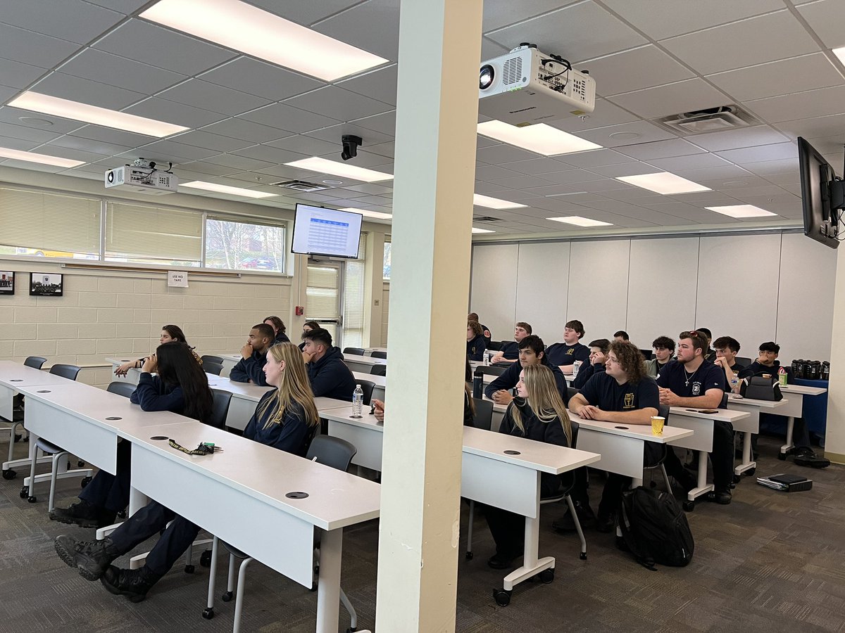 OHSPSA1's tweet image. Today the Montgomery County Fire Rescue stopped by for a recruiting presentation, thanks BC Blake #keypartner @mcfrs_news #cte #fire #ems #firstresponders @mcfrs @oactep @OJSHSLearns