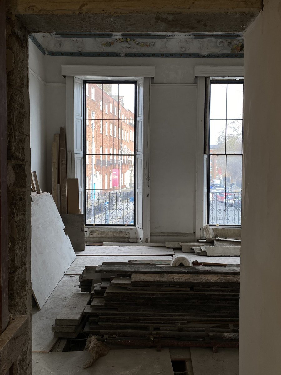 We were delighted to have a tour of the conservation works at 30 Parnell Square with @DMVFArchitects, who are converting this vast mid-Georgian mansion to office use for the @INTOnews. Built c.1760-1765, it forms part of the longest surviving mid-18th century terrace in Dublin 🧵