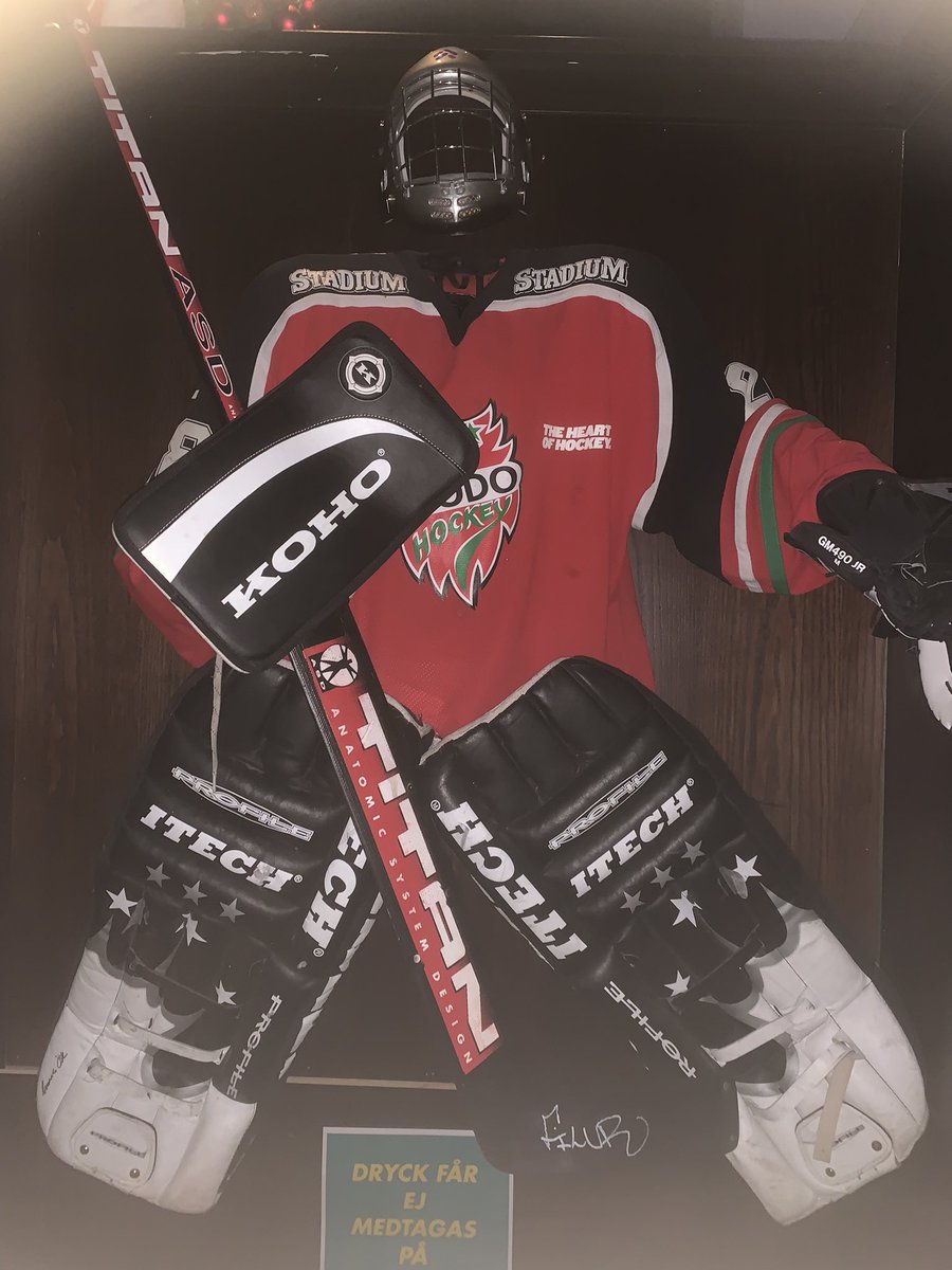 Apropå tidigare inlägg , hitta felet ( och det är inte tröjan ) <a href="/RobBlidstrand/">Robin Blidstrand</a>